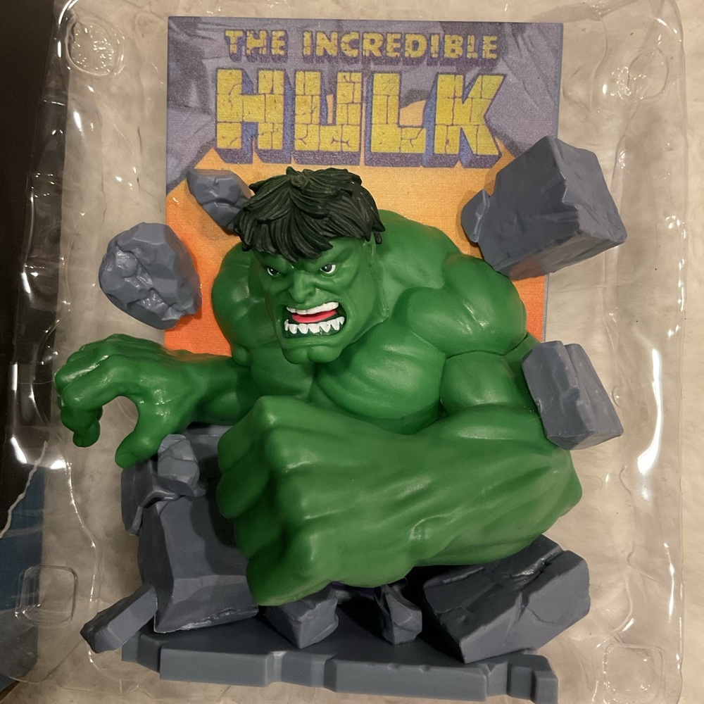 Marvel Hulk 3D standee